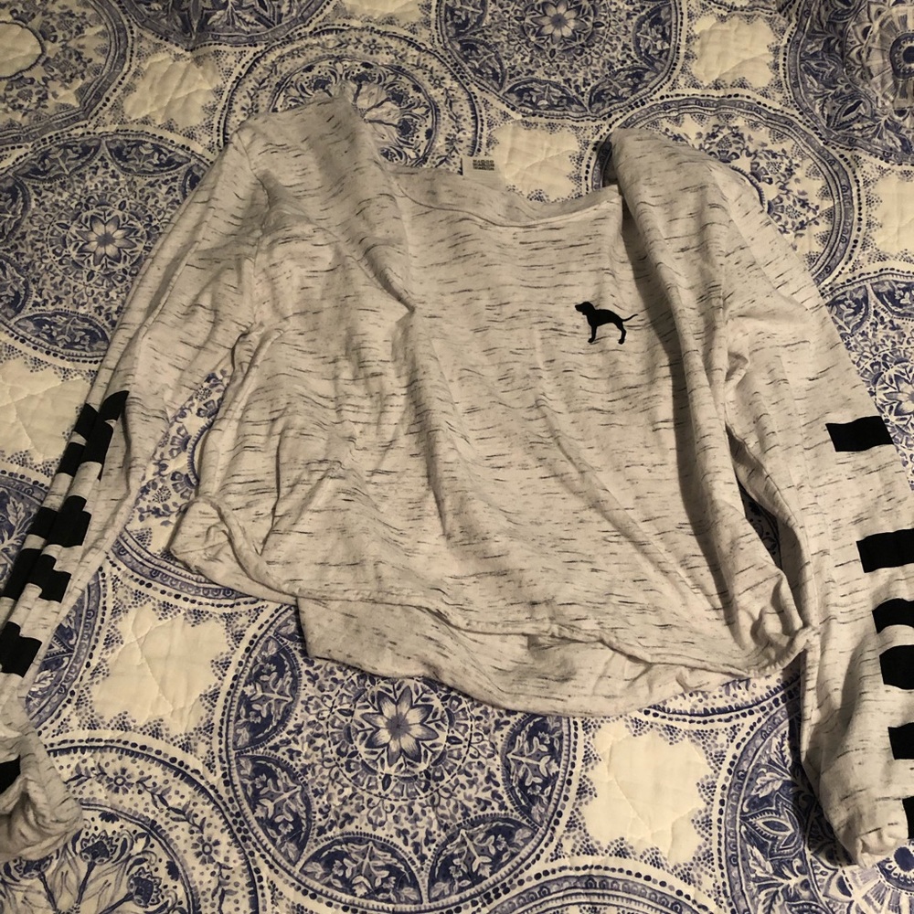 vs off the shoulder and cropped long sleeve tee